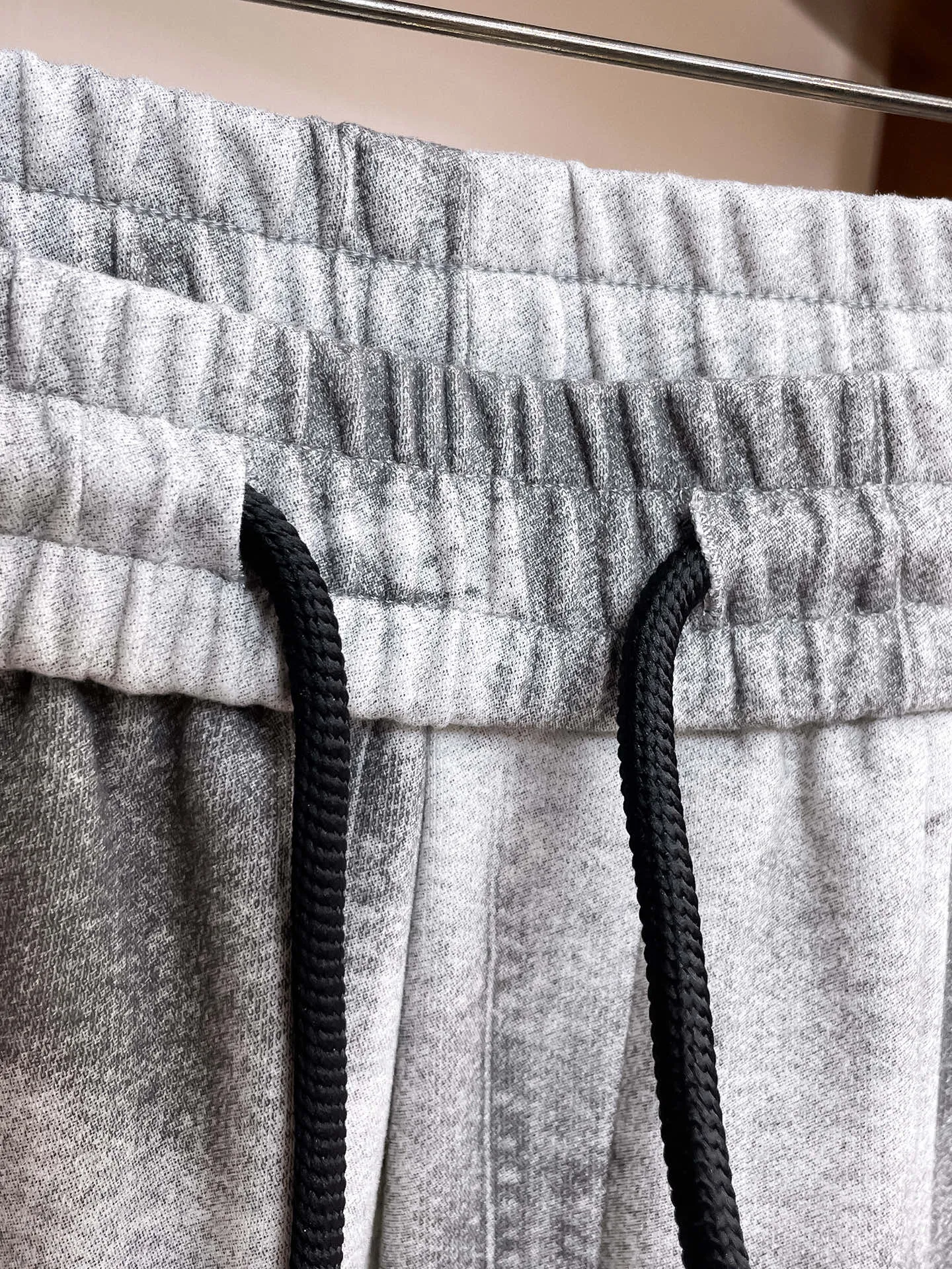 Balenciaga 🆕2026 Autumn and Winter New Arrival Casual Pants! The official website will be released simultaneously. Brand Classic LOGO casual pants, customized fabrics, excellent comfort and strong touch. Highly recognisable, perfect appearance and craftsmanship. Size:M-3XL